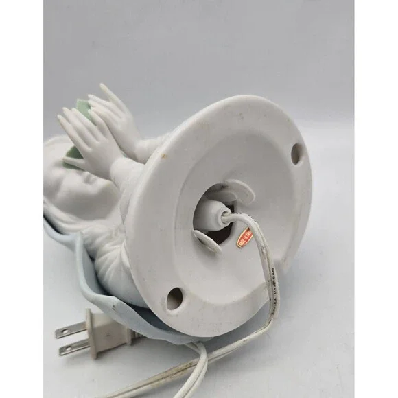 Vintage Madonna Mary Holding Flower Porcelain Lighted Nightlight  - Works - Picture 8 of 12